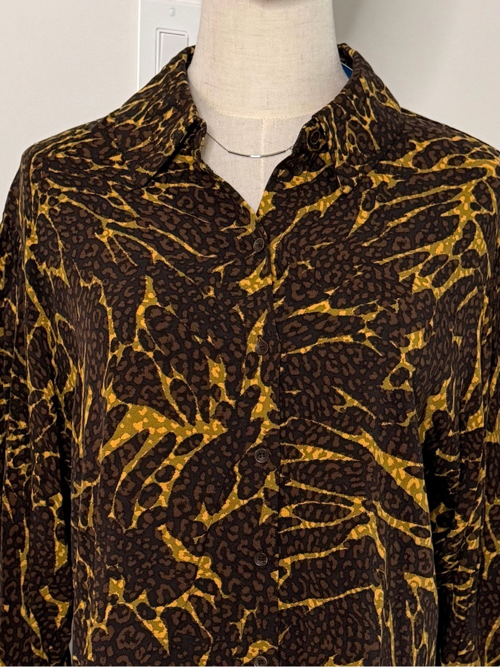 💛2 for $20-LAURE + MAX Printed Button Front Blouse | Size Small (0047) - Picture 3 of 12